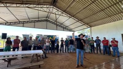 Assentamento Passo Liso, Recanto da Natureza e Rio Verde recebem semeadora e 40 mil metros de arame farpado